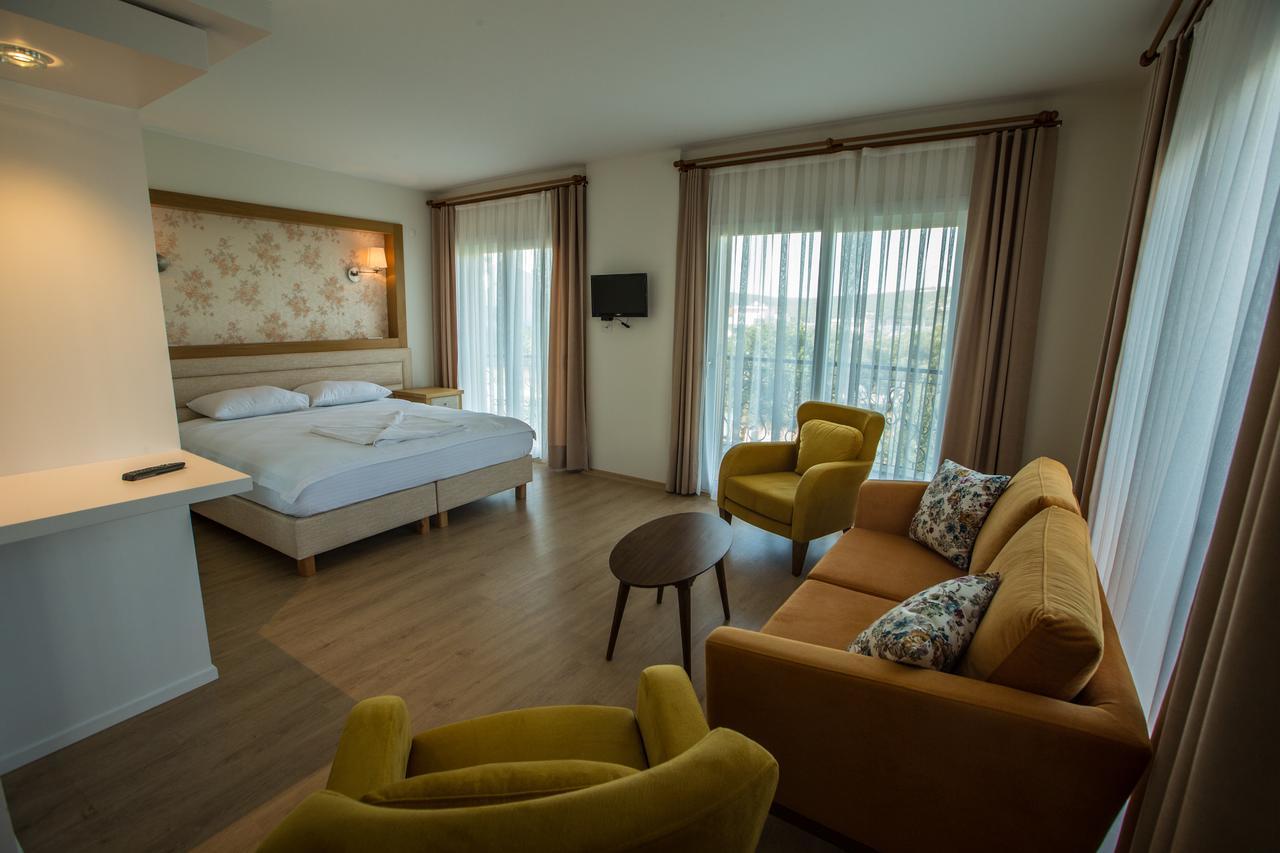 Clementin Suits Siğacık Eksteriør billede